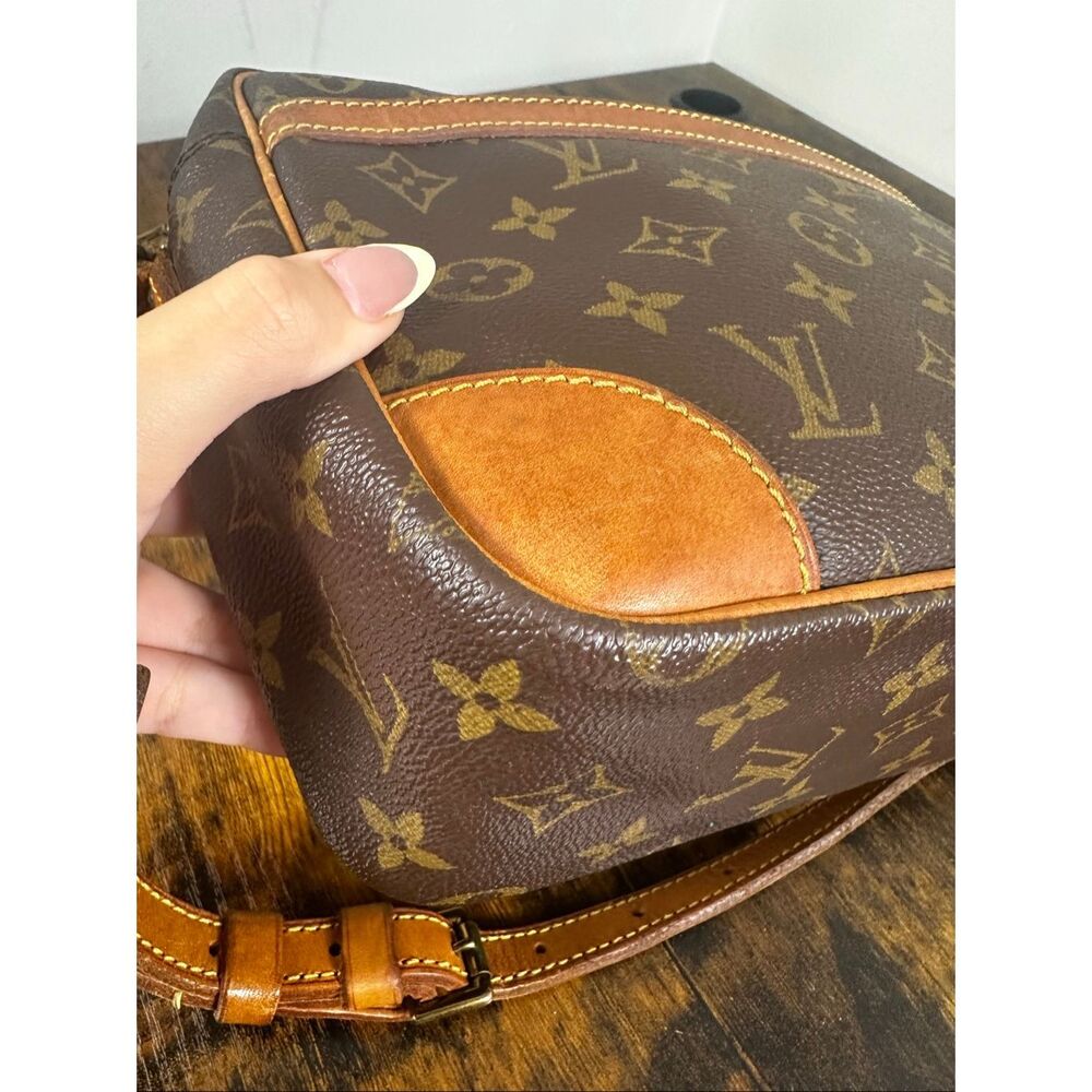 Louis Vuitton Vintage Monogram Bag Trocadero 27 Crossbody - Picture 12 of 16